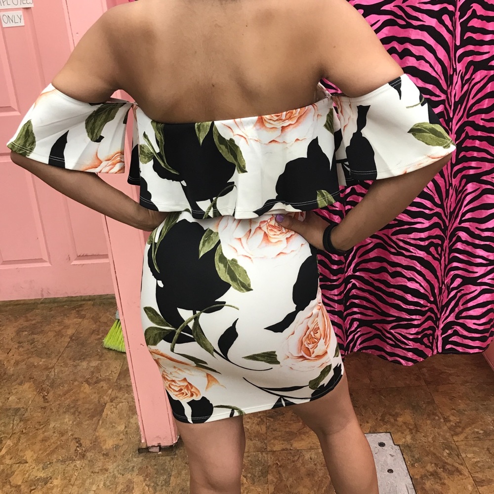Dress - Picture 3 of 3